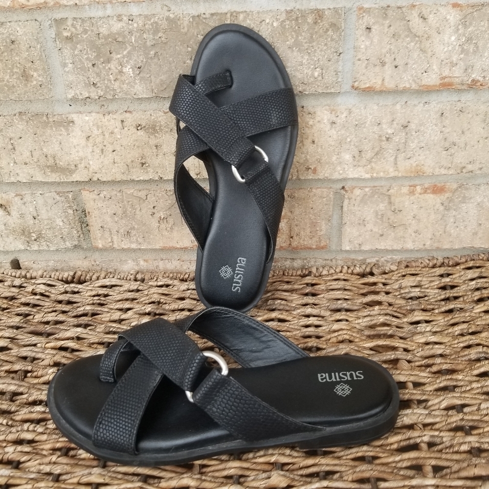 Susina Carol Classic BLACK Toe Loop Sandals (Womens 5.5)